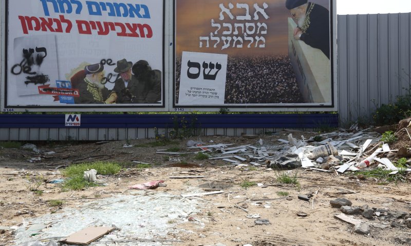 פעיל ש"ס מתדרך איך לפסול פתקי יחד