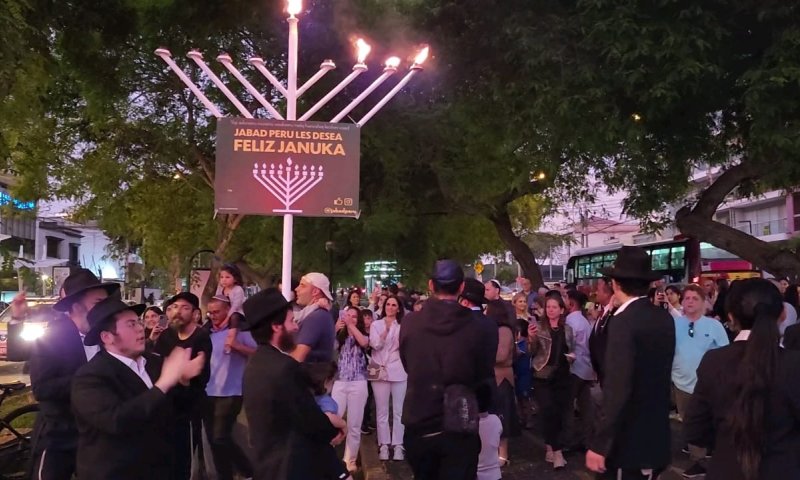 בצל המהומות בפרו: הדלקת נרות חנוכה המונית בלימה