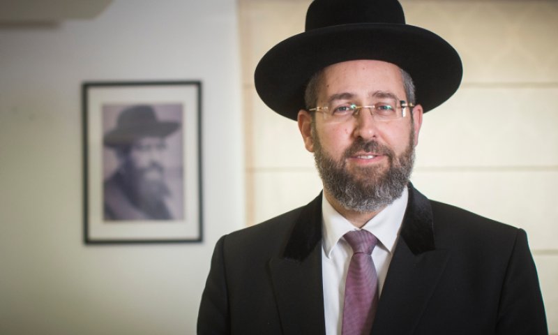 מנדלבליט: הרב לאו נגוע בניגוד עניינים מובהק