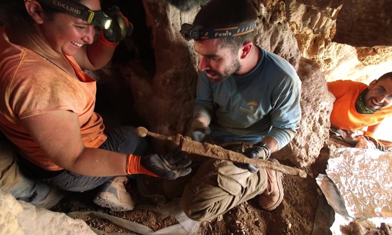 מדהים: חרבות ממרד בר כוכבא אותרו בעין גדי