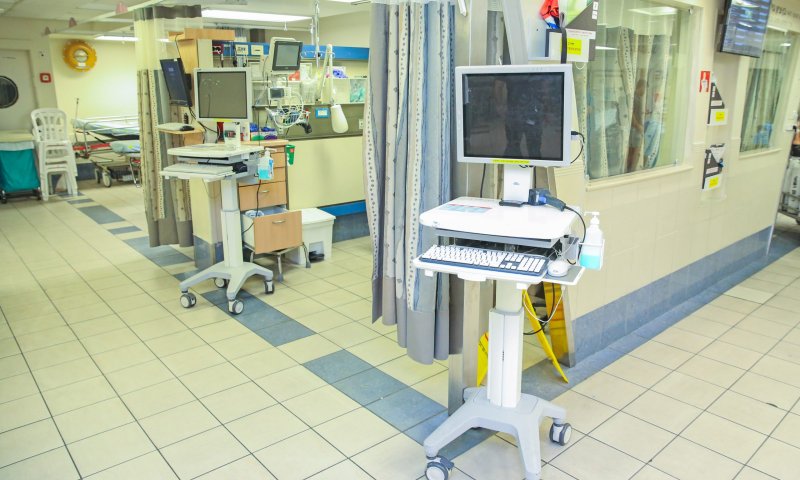 מנהלת מחלקה באיכילוב נדבקה בנגיף הקורונה