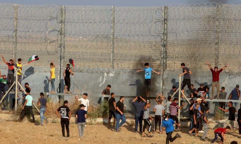 פעיל חמאס התקרב חמוש לגדר רצועת עזה