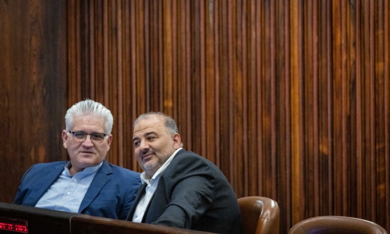 סקר פנימי: כמה מנדטים שווה מפלגת אבידר-עבאס?