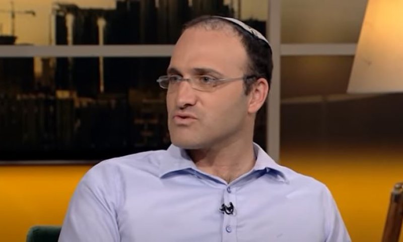 הרב אילעאי עופרן: השלטים האלה מוציאים אותי מדעתי