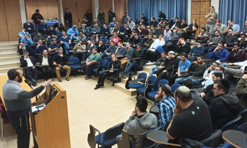 שיעור חסידות המזנון הכנסת: "להרבות אור"