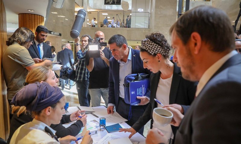 הכנסת במספרים: 29 נשים, 14 סרוגים ו- 3 טבעונים