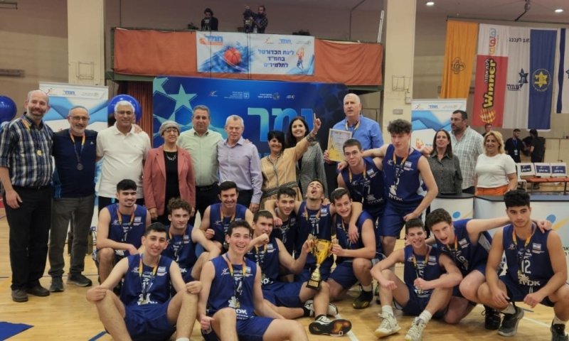 אחרי משחק מותח: זו אלופת הישיבות בכדורסל