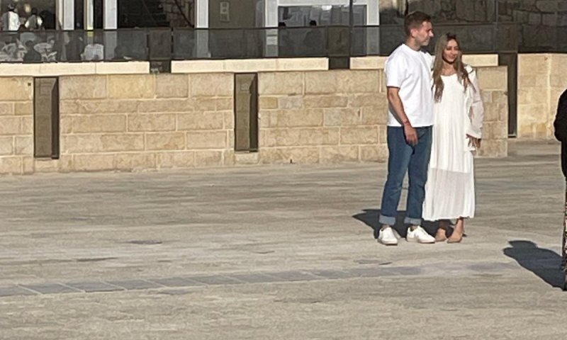 שבוע לפני החתונה: אבנר נתניהו בצילומים בכותל המערבי