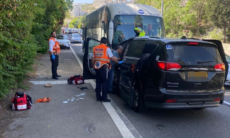 חיפה: תאונה בין אוטובוס לרכב. 2 פצועים פונו לביה"ח
