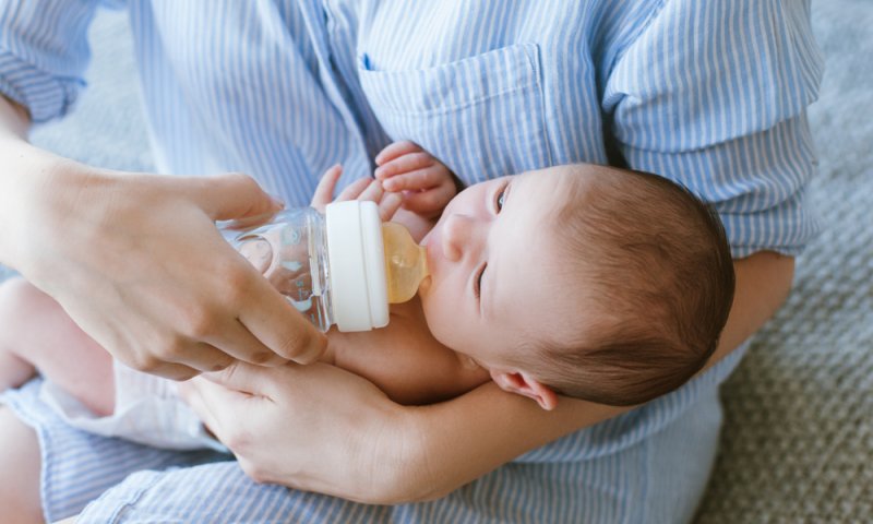 האם תרופות של האם משפיעות על התינוק?