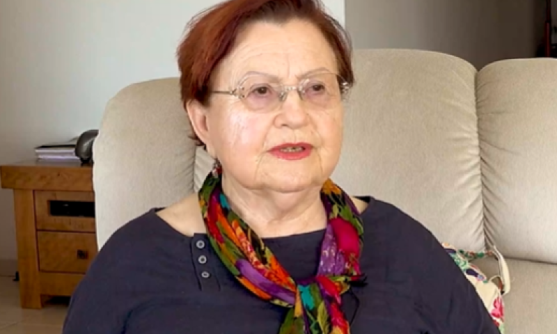 "אבא שכב בין גופות, הלכנו בשלג ומכל עבר ירו בנו"