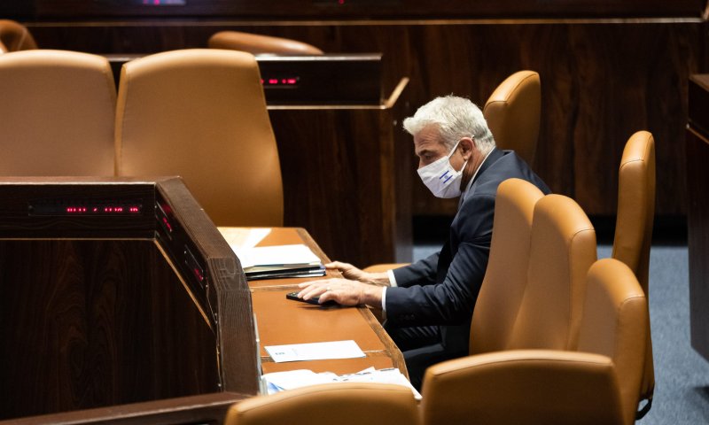 כשלפיד אמר: קבינט קורונה צריך להתכנס כל יום