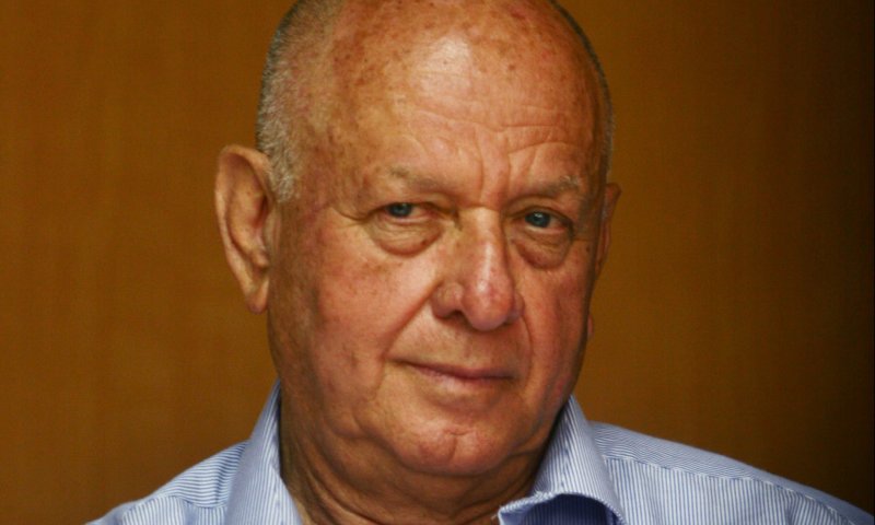 יו"ר הכנסת לשעבר מאיים בתלונה נגד כחול לבן