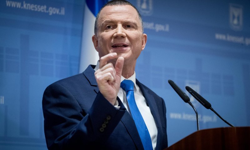 הרמז של יולי אדלשטיין באולפן סרוגים. צפו