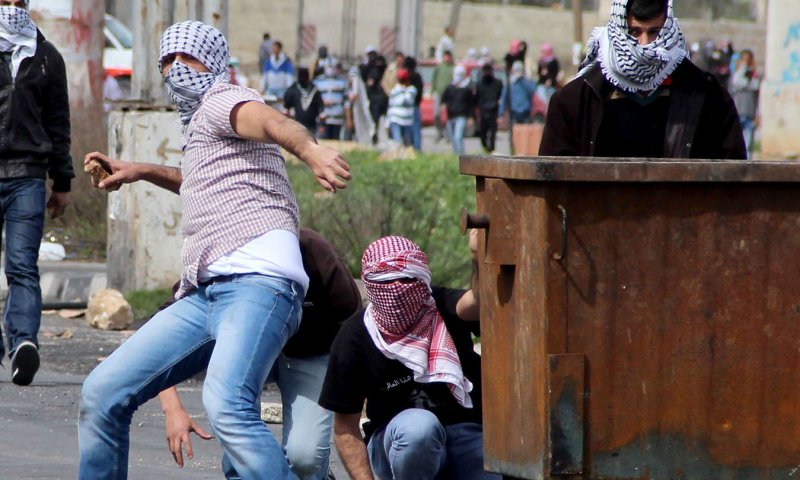 תושבי גוש עציון הפגינו נגד טרור האבנים בכבישים