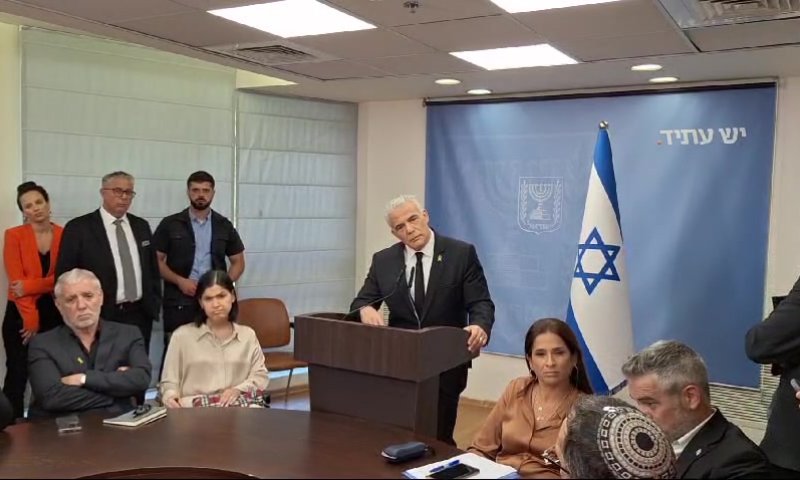 שאלנו את לפיד על ההפרדה המגדרית בתפילת חג הקרבן