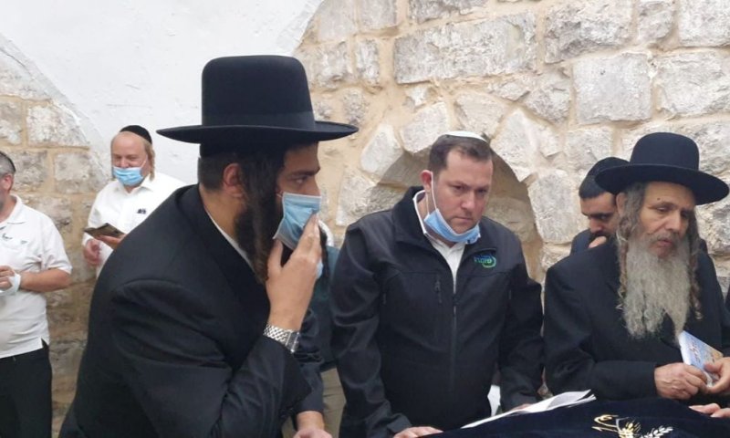 אלפים בקבר יוסף: "לא נקבל ריבונות סמלית"