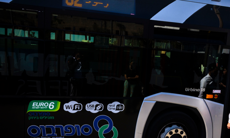 עפולה: ירקו והשליכו חפץ חד לעינו של נהג האוטובוס