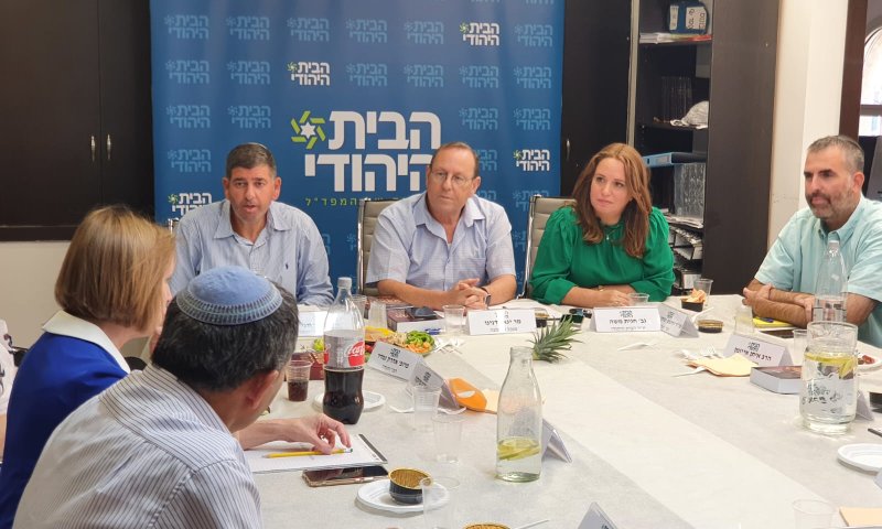 "נרוץ לבד": בבית היהודי מחפשים מועמדים לרשימה