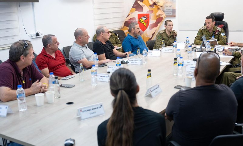 הרמטכ"ל לראשי רשויות בבקעה: "יש חשיבות גדולה לכיתות הכוננות"