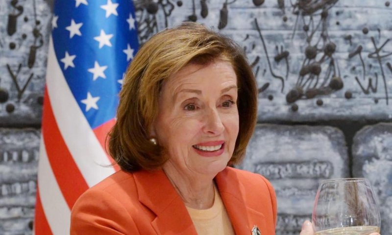 פלוסי: "סין לא יכולה למנוע ממנהיגים לבקר בטיוואן"