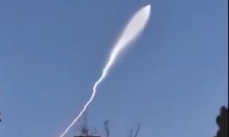 האיראנים ירו לראשונה טיל דו שלבי ארוך טווח