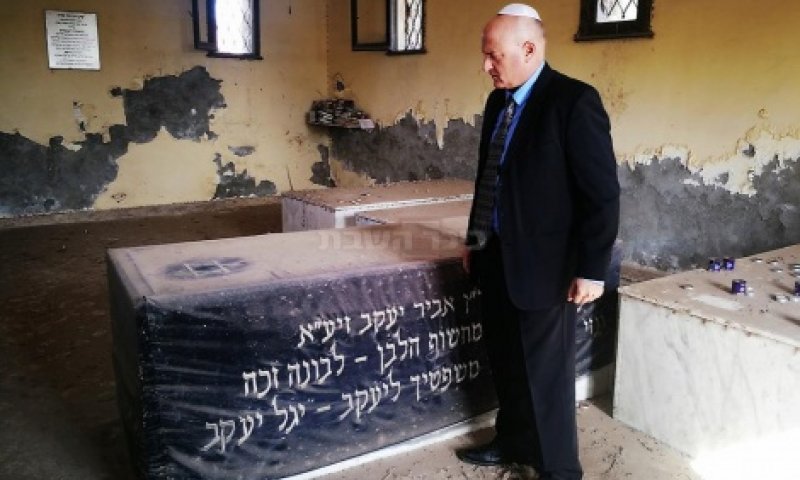 אחרי 6 שנים: השגריר ביקר בקבר רבי יעקב אבוחצירא