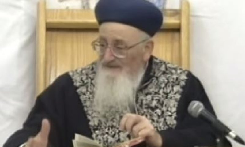 צפו: הרב מרדכי אליהו זצ"ל בהלכות יום כיפורים