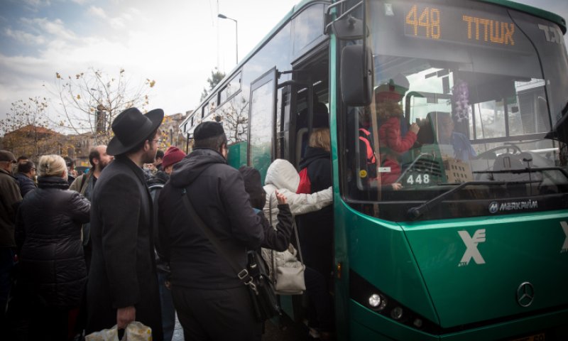 בעקבות המצב מגבלה על כמות הנוסעים באוטובוסים