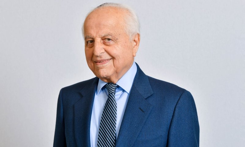 כבוד למגזר: עורך הדין הסרוג נבחר ליקיר תל אביב