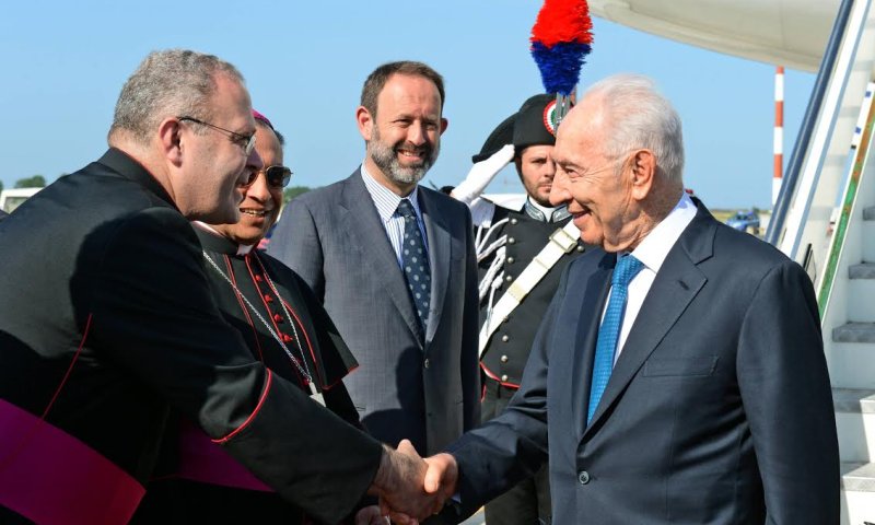אחרי ביקור האפיפיור: הנשיא פרס בוותיקן