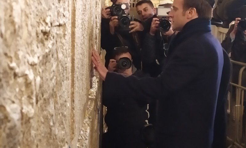 לאחר העימות: נשיא צרפת התנצל בפני המשטרה