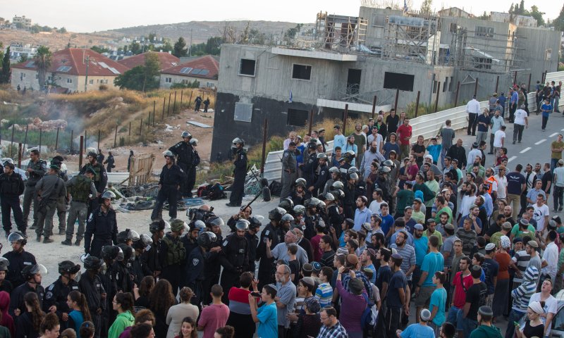שידור חי מבתי דריינוף בבית אל ומשא-נור. צפו