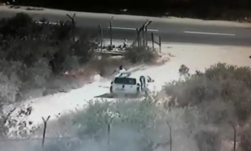 הסתיים בנס: ניסיון דקירה מול המצלמות