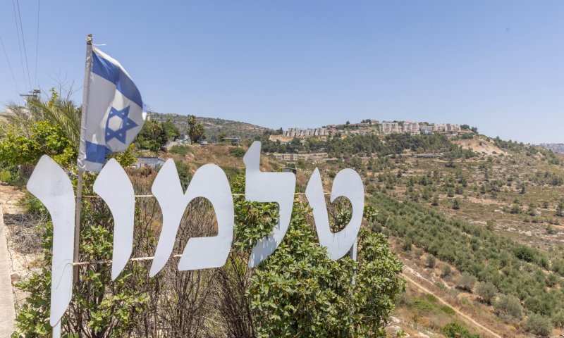 בעקבות הכתבה בערוץ 12: בישוב טלמון מגבים את הרבש"ץ