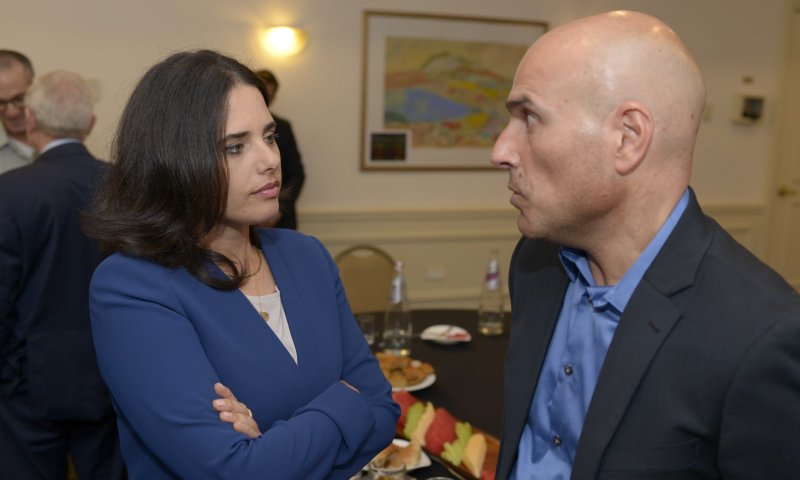 המטרה &ndash; אפי נווה; היעד האמיתי- איילת שקד/ פרשנות