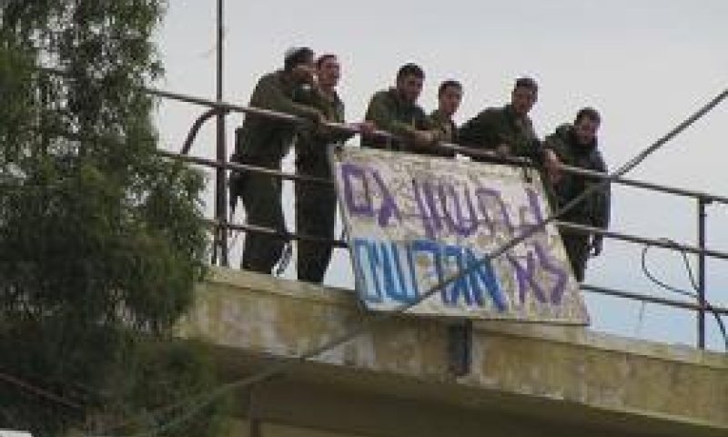 ושוב אתכם: מניפי שלט הסרבנות חוזרים להסדר