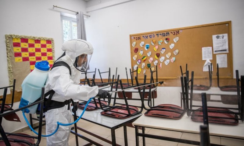 התפרצויות קורונה בבתי ספר: מאות תלמידים בבידוד