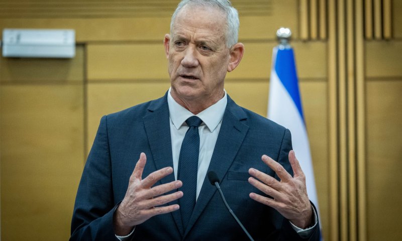 גנץ קורא להידברות: "למנוע מהעם להיקרע מבפנים"