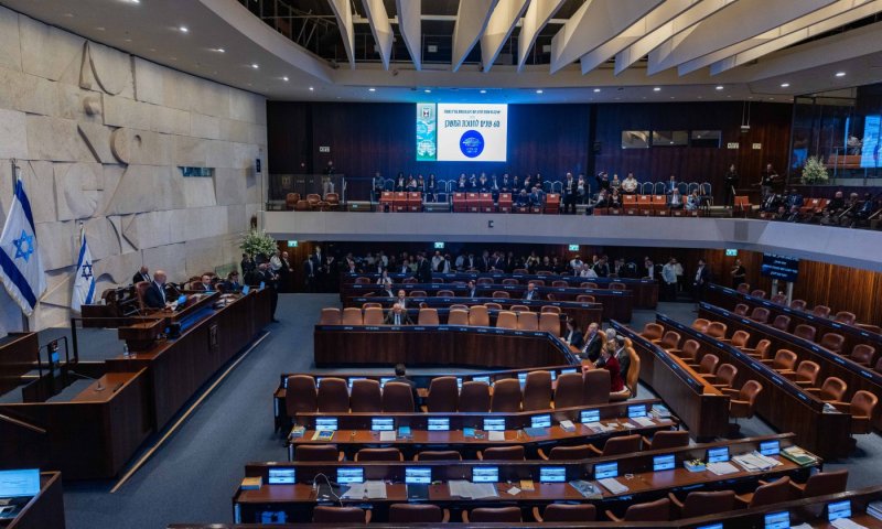 השמאל גילה שיועצי הח"כים חברים - והשתגע: "מדינה גמורה"