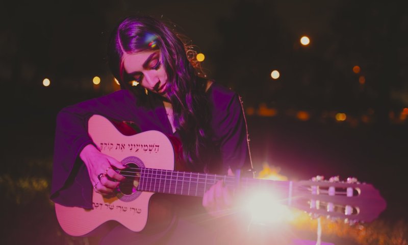 "אל תראוני שאני שחרחורת": השיר המרגש שמשלב פסוקים משיר השירים
