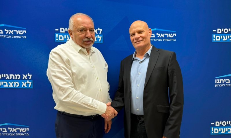מכה ללפיד: ממקימי מפלגת "יש עתיד" חוצה את הקווים