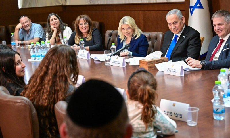 בזמן המשבר האיראני: נתניהו משדר עסקים כרגיל