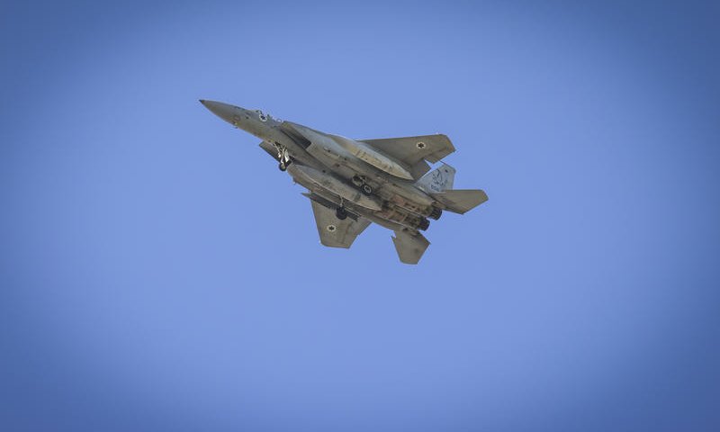 ה-F-15 הבלתי נגמר: מטוס קרב בן 50 שנה תוקף באיראן