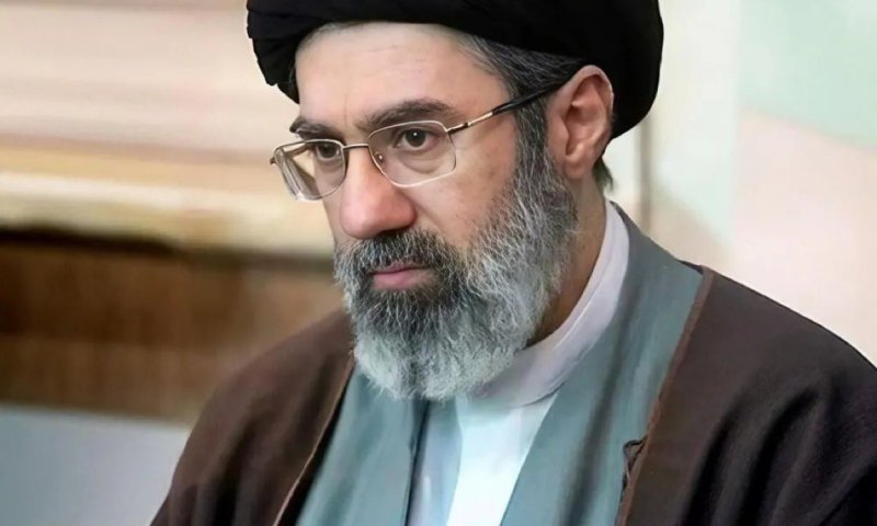 נבחר שליט חדש: משמרות המהפכה נשבעו אמונים לבנו של חמינאי