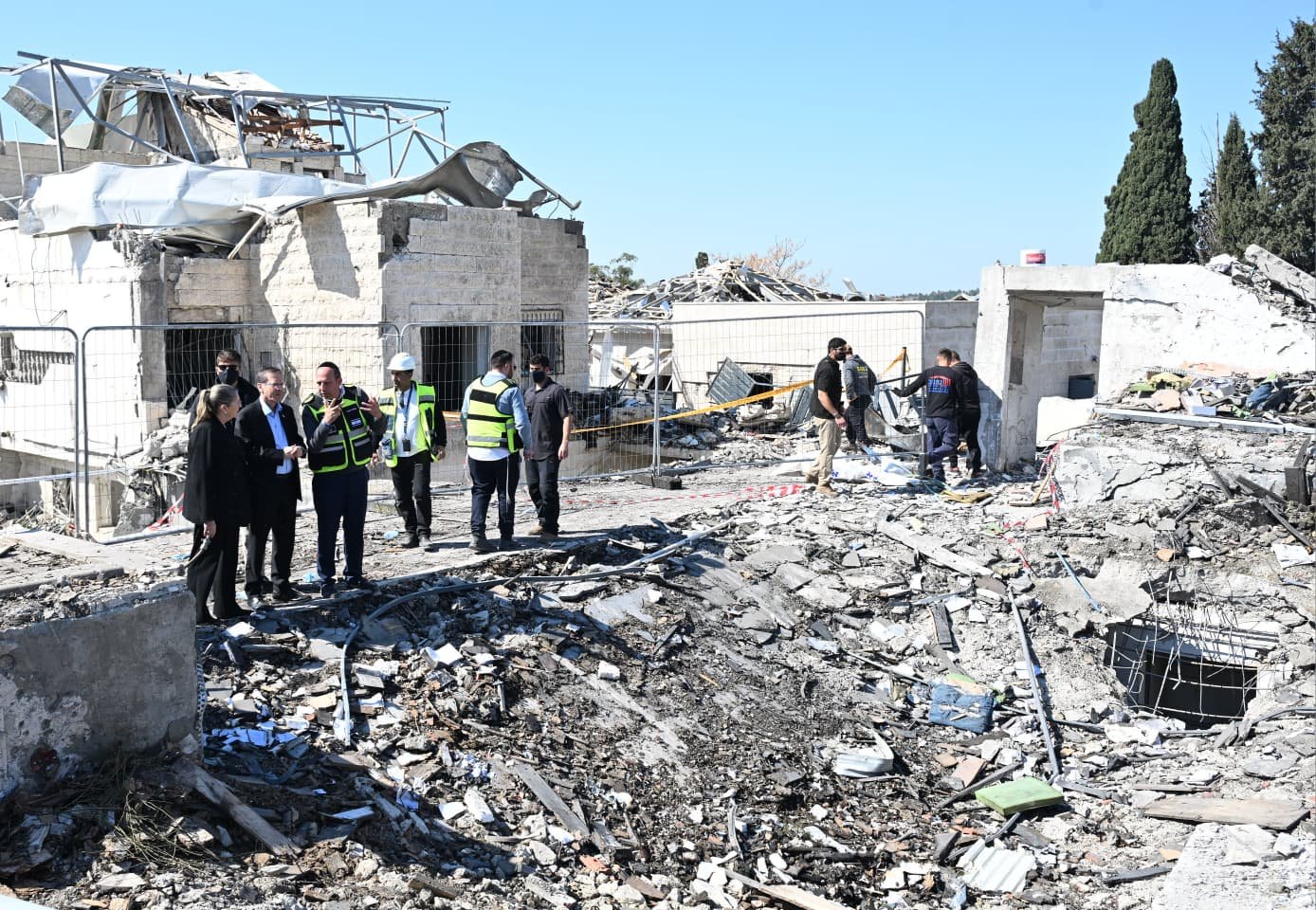  חיים צח/לע״מ