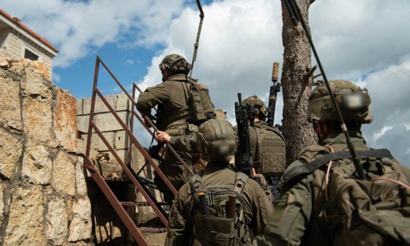 תיעוד דרמטי: 3 מחבלי חיזבאללה נכנעו לכוחות צה"ל בלבנון