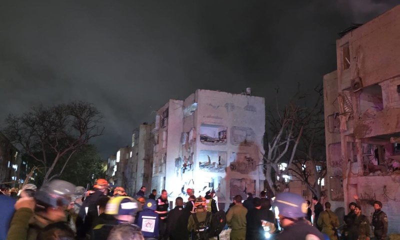 פגיעה ישירה בערד: נזק כבד למבנים; כ-100 פצועים 