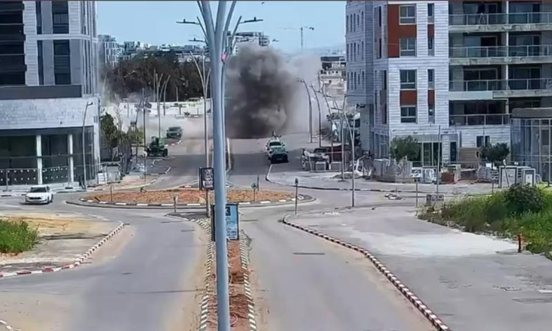 פטריית אש ועשן: תיעוד מרגע נפילת הטיל במרכז. צפו 