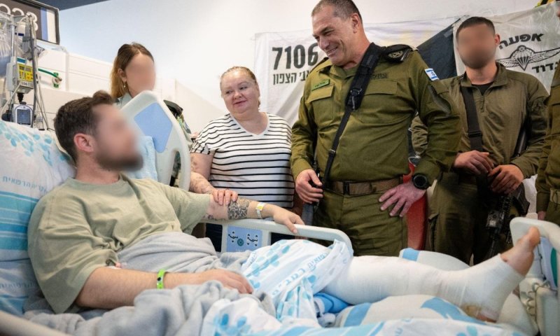 הרמטכ"ל בביקור פצועים: ״משתאה נוכח העצמה שאתם משדרים"